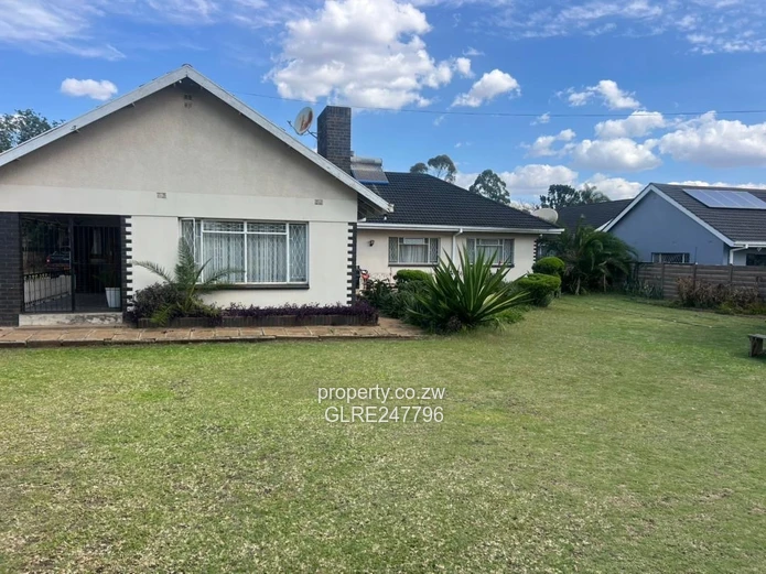 Eastlea 4-Bed Bungalow on 1700m² with Borehole & Lawn