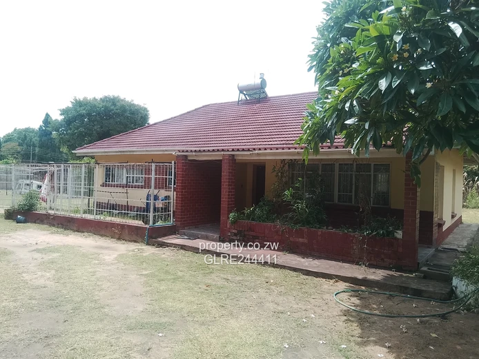 Red-roofed 3-bed Waterfalls Home on 3200m² — Borehole & Veranda