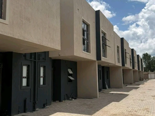 2 Bedroom Flat & Apartment