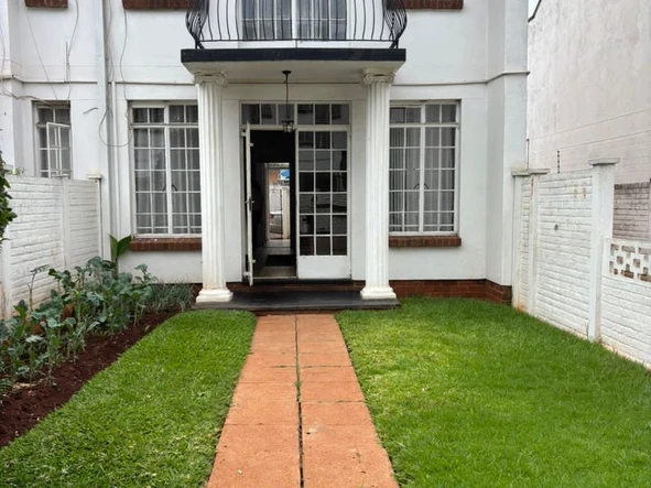 2 Bedroom Flat & Apartment