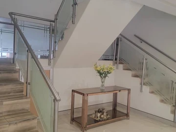 6 Bedroom House