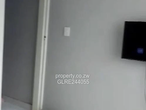 Modern 3-Bed Bluff Hill Home — Borehole & High Ceilings