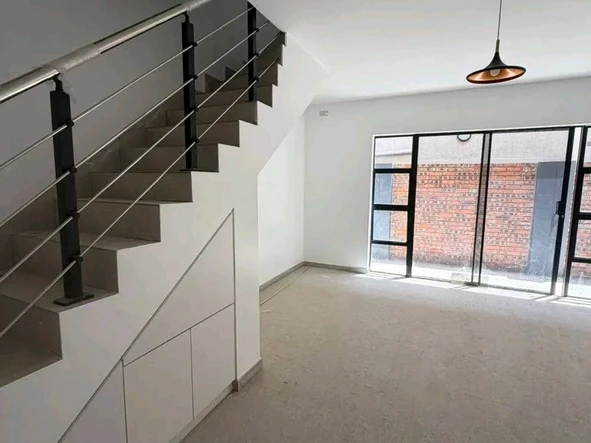 2 Bedroom Flat & Apartment