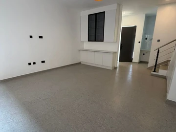 2 Bedroom Flat & Apartment