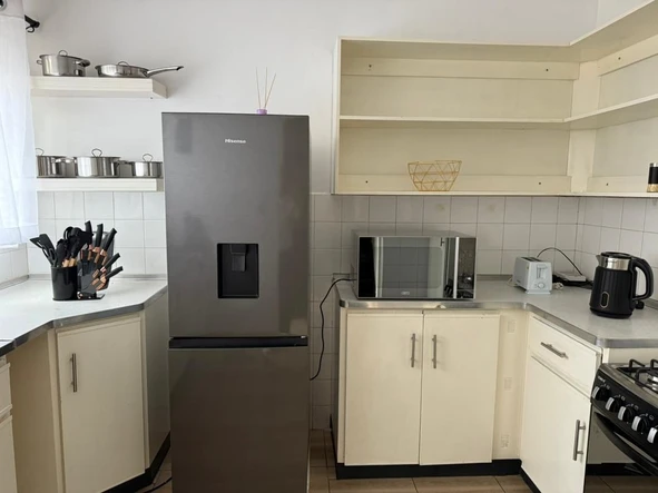 2 Bedroom Flat & Apartment