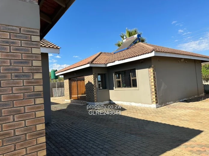 Mabelreign 5-Bed Brick Home — Secure, Borehole & Double Garage