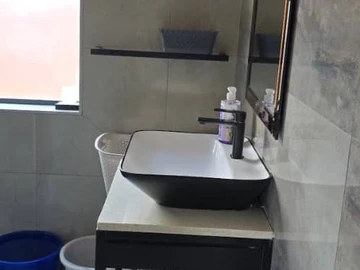 2 Bedroom Flat & Apartment