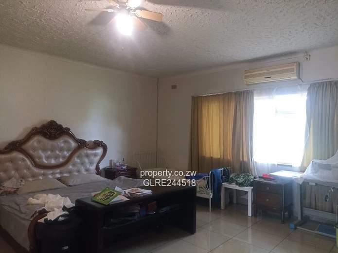 Mount Pleasant: 5-Bed on 3900m² with Borehole & Solar