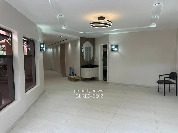 Groom Bridge Retail: 1,500m² Shop with Patio & Borehole