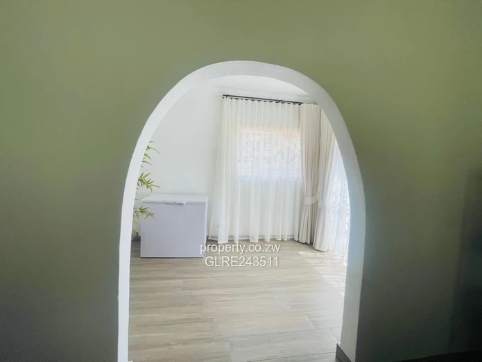 Sunridge 4-Bed Home — Walled Garden, Garage & Verandah