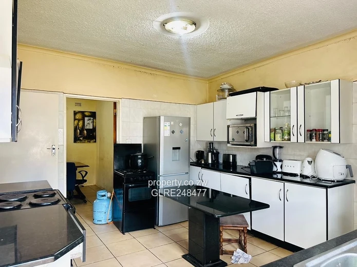 Spacious 4-Bed Walled Home in New Marlborough — Solar & Tank