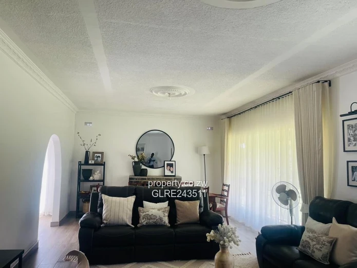 Sunridge 4-Bed Home — Walled Garden, Garage & Verandah