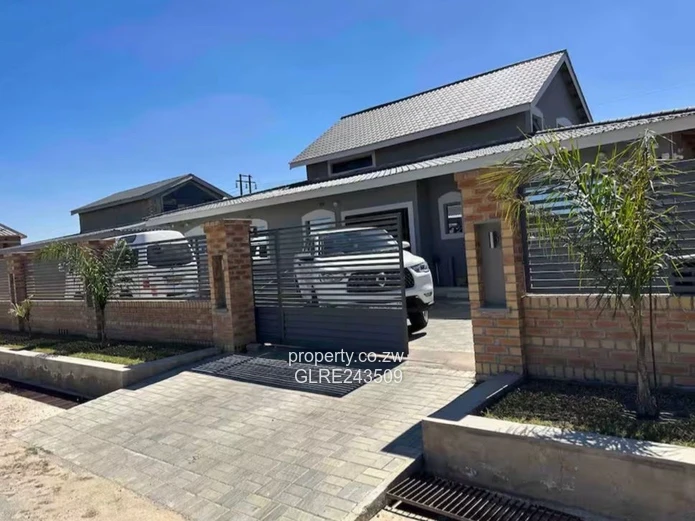 Modern Furnished 5-Bed Arlington Home — Borehole & Driveway