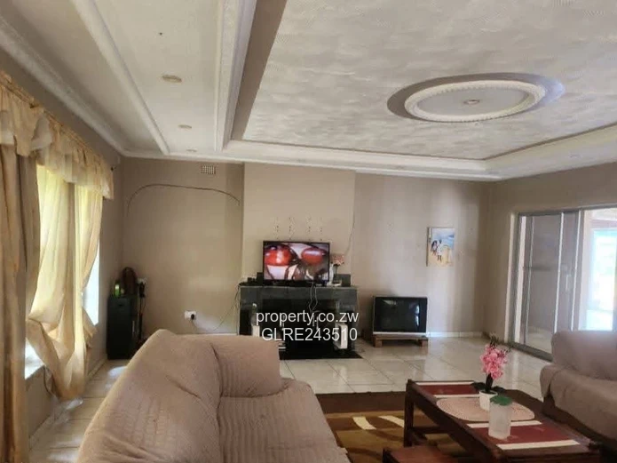 Marlborough 5-Bed Home with Spacious Garden & Borehole