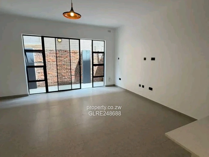 Modern 2-Bed Townhouse with Pool & Borehole — Strathaven