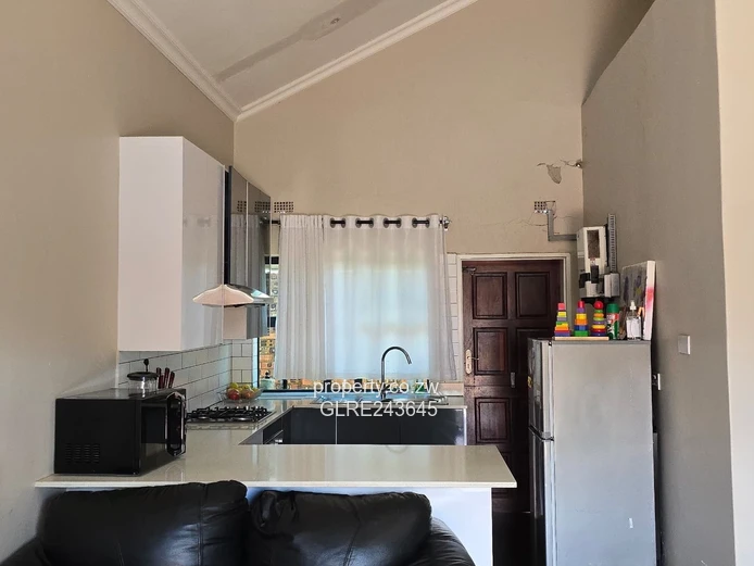 Open-Plan 2-Bed Flat Ashdown Park — Borehole & Yard