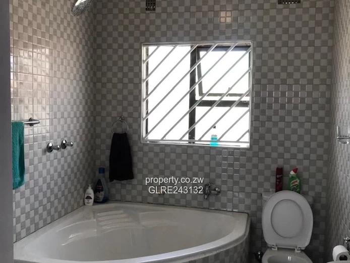 Modern 3-Bed Home in Damofalls with Borehole