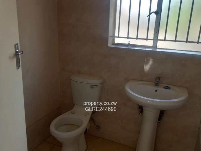 Madokero: 3-Bed Home with Borehole & Paved Driveway