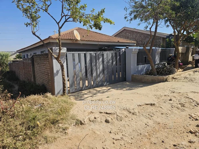 Secure 3-Bed Family Home in Damofalls — Verandah & Fitted Kitchen