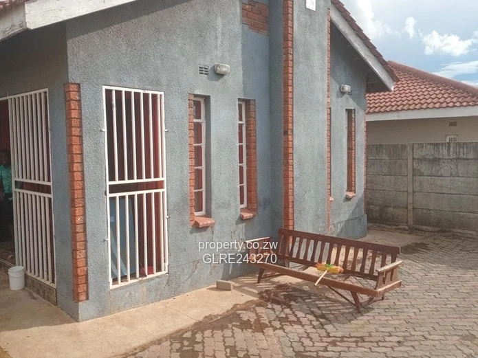 Secure Walled 3-Bed Home in Rydale Ridge - Garage, Verandah