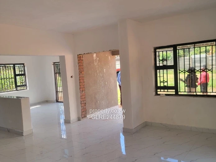 Bright open-plan 4-Bed home with borehole in Philadelphia