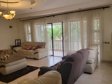 6 Bedroom House