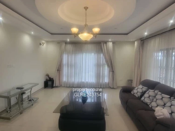 Elegant 6-Bed Pomona Home on 1900 m2 with Borehole