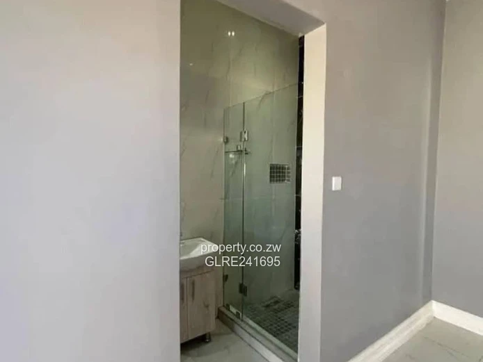 Contemporary Pomona 4-Bed with Pool, Borehole & Vaulted Ceilings