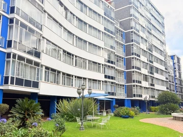 2 Bedroom Flat & Apartment