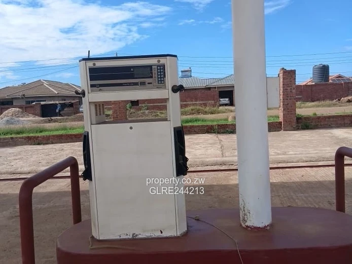 Westgate Service Station — 3,404m² with 900m² Building & Paved Forecourt