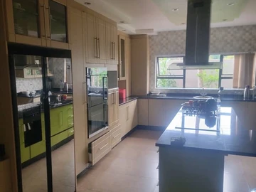 6 Bedroom House