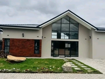 3 Bedroom Flat & Apartment