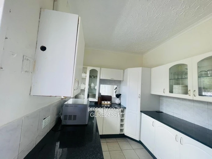 Sunridge 4-Bed Home — Walled Garden, Garage & Verandah