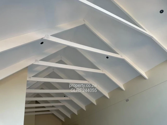 Modern 3-Bed Bluff Hill Home — Borehole & High Ceilings