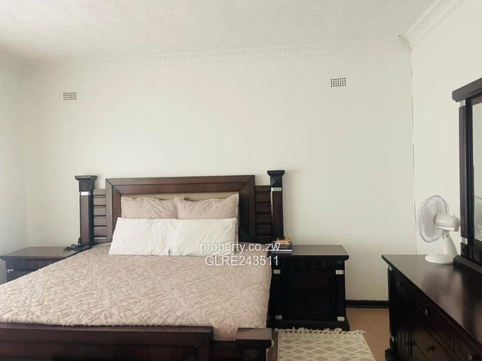 Sunridge 4-Bed Home — Walled Garden, Garage & Verandah