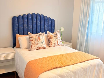 2 Bedroom Flat & Apartment