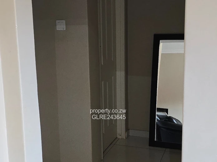 Open-Plan 2-Bed Flat Ashdown Park — Borehole & Yard