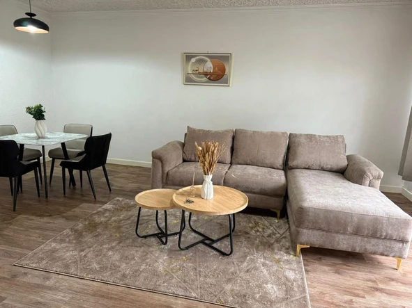 2 Bedroom Flat & Apartment