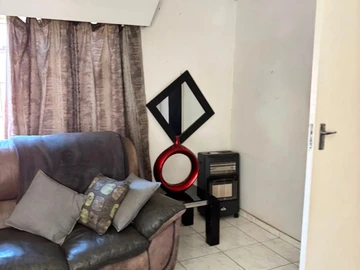 3 Bedroom Flat & Apartment
