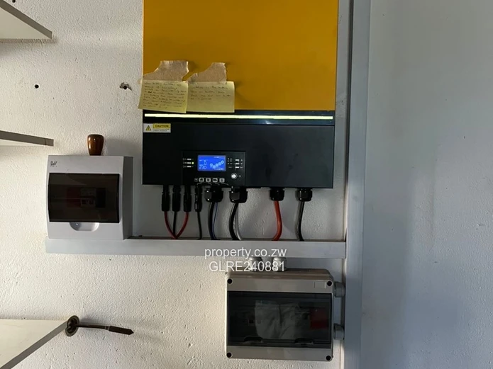 Spacious 3-Bed Avondale Flat — Fireplace, Borehole, Garage