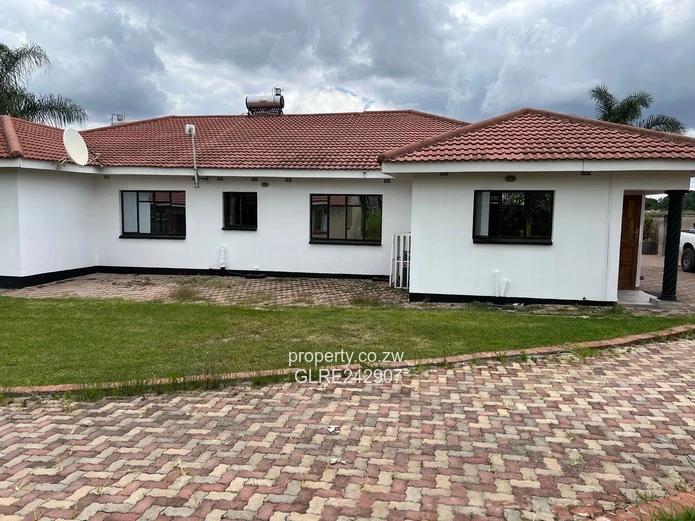Spacious 4-Bed Home in Waterfalls - Modern Kitchen & Borehole