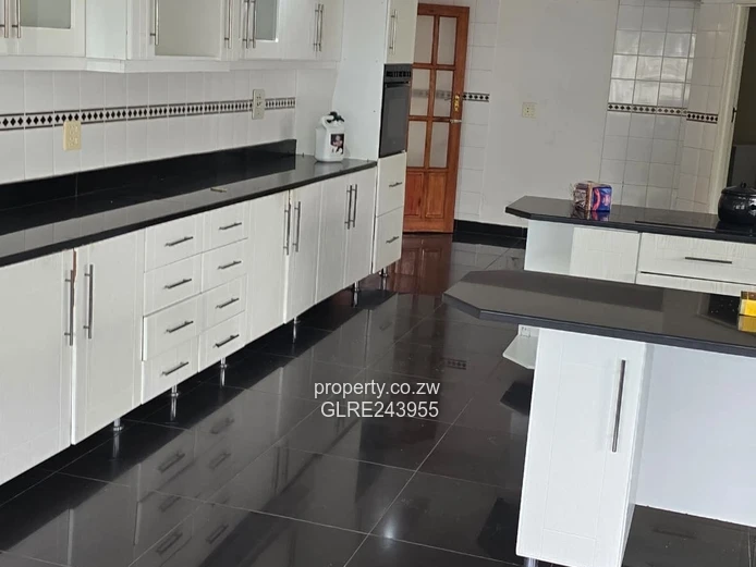 Milton Park: Spacious 3-Bed Home, Tiled Living & Borehole