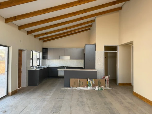 4 Bedroom Flat & Apartment