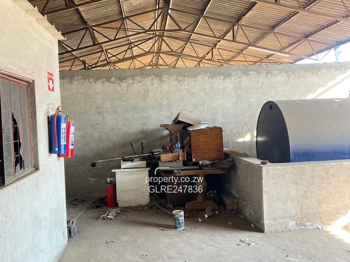 Willowvale Warehouse & Yard — 5,000 m² with Offices & Borehole