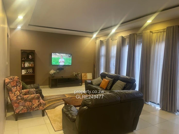 Borrowdale 4-Bed Family Home on 2300m² with Borehole