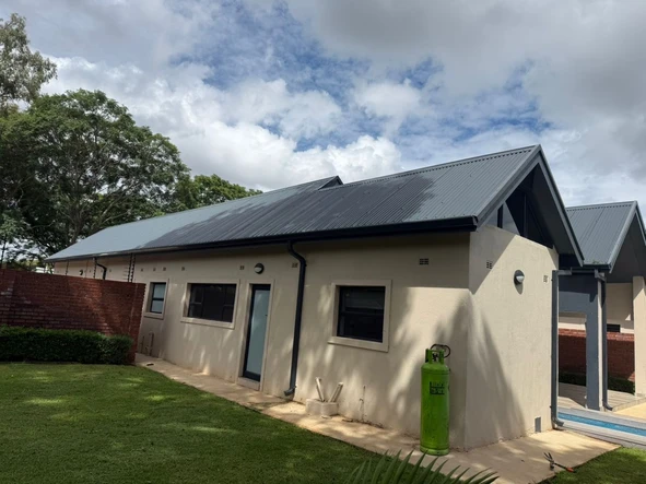 4 Bedroom Flat & Apartment