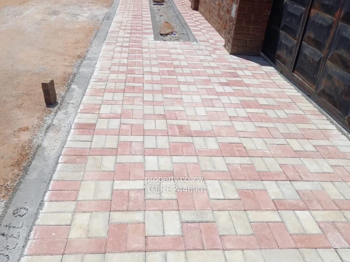 Madokero: 3-Bed Home with Borehole & Paved Driveway