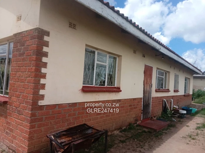 Spacious 4-Bed Brick Home with Verandah in Mvurwi