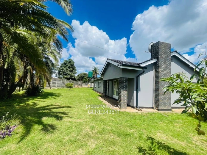 Sunridge 4-Bed Home — Walled Garden, Garage & Verandah